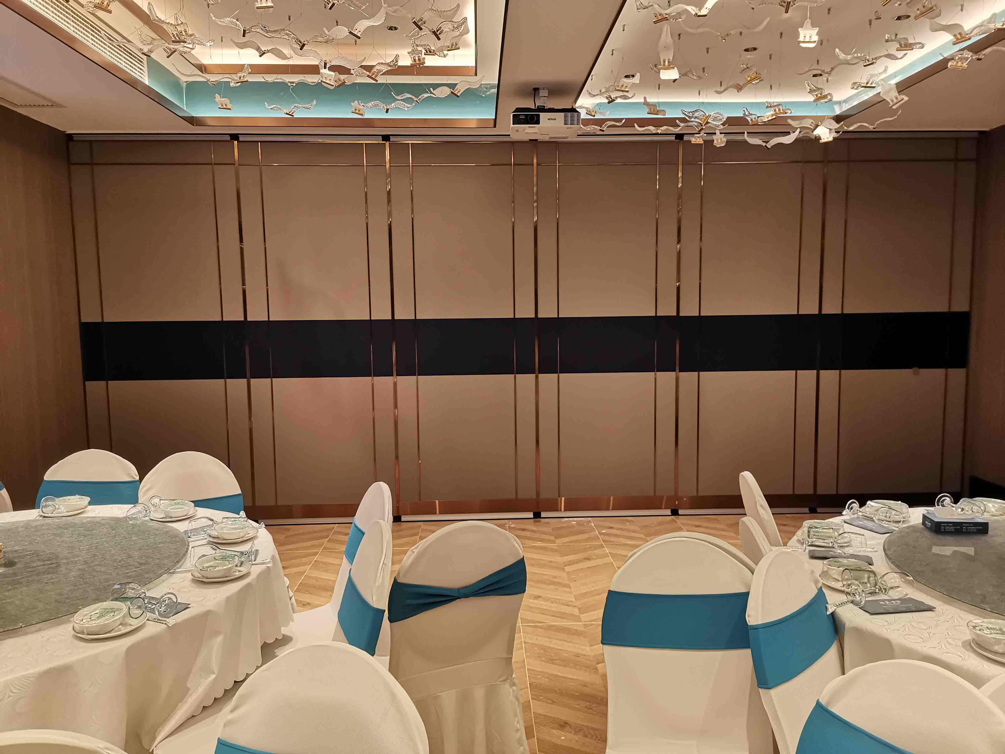 海门酒店移门安装服务/>
<blockquote class=